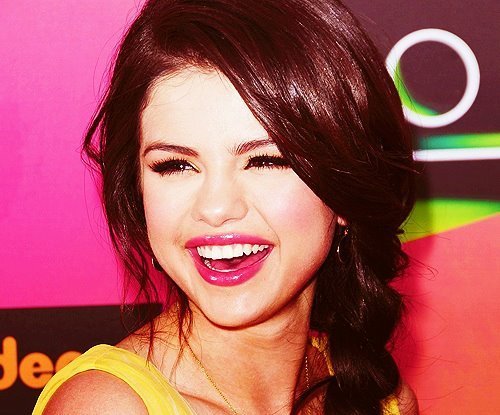  I 愛 Sel coz she is sweet ,kind and down to earth!! one of my favs!!