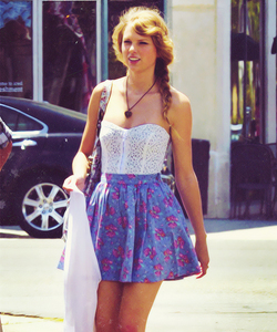  Taylor in a cute outfit.:}