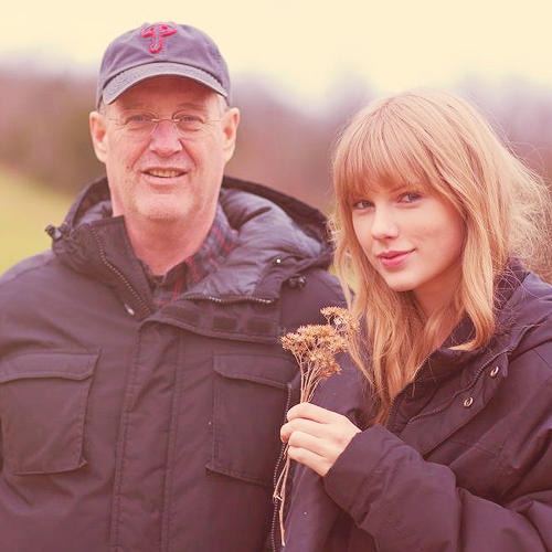 [b][i]Taylor Swift With Her Dad[/i][/b] 