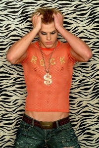  my baby's co-star,Kellan Lutz in an 橙子, 橙色 top<3