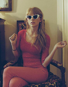  Taylor in red pants and sunglasses