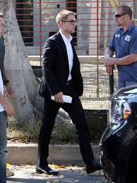 the sexy Pattinson swagger strut<3