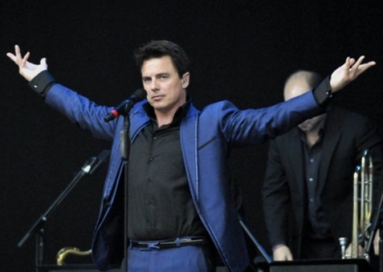  since victoria7011 گیا کیا پوسٹ my hotty,I'm returning the favor with her hotty...John Barrowman<3