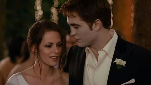  Edward/Robert talking to Bella/Kristen