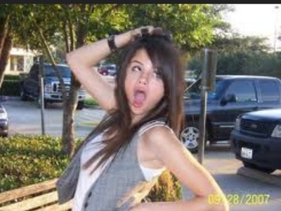 Here. Are links aloud?
http://i.huffpost.com/gen/1151460/thumbs/o-SELENA-GOMEZ-FUNNY-FACES-570.jpg?6

