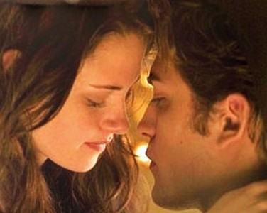 Robert facing Kristen,in a scene from Twilight<3