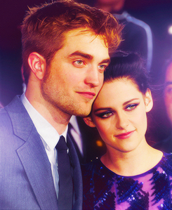  Robert and Kristen at the BD 1 premiere<3