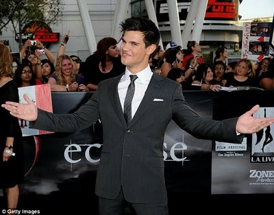  Jacob Black,aka Taylor Lautner the man in black at the Eclipse premiere<3