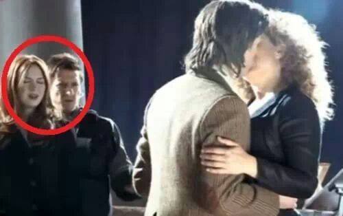  mother and father watching there best friend किस there daughter, while they dont even know thats there daughter. thats Doctor Who for ya!