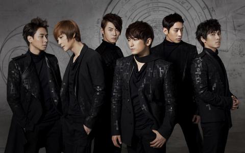  There are a lot of K-pop groups I like, but if I have to choose a favourite, I'm going to say Shinhwa.