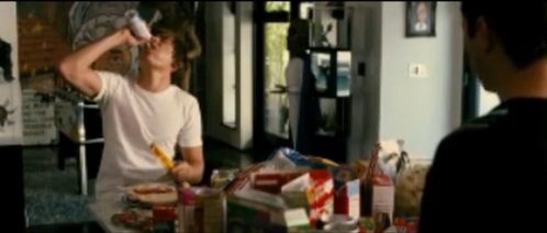 Zac Efron kitchen scene from 17 Again