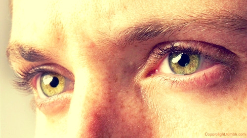  Can anyone guess who these sexy eyes belong to???