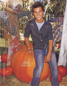  taylor with a pumkin