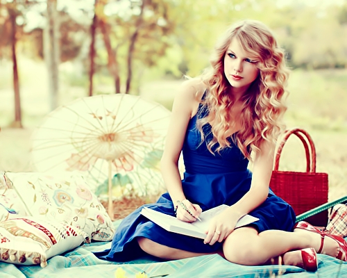 Taylor Swift photoshoot.:}