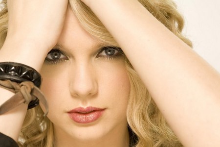  Here is mine , Taylor in close up !!!