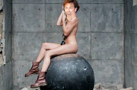  I came in like a wrecking ball I never hit so hard in 사랑 All I wanted was to break your balls All 당신 ever did was wreck me Yeah, you, 당신 wreck me!
