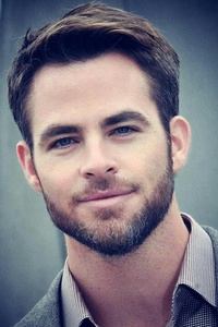  one of my top, boven 10 hotties,Chris Pine with stubble<3