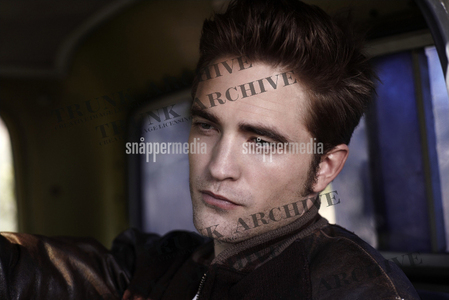  really?you have to put the watermarks on my gorgeous Robert's face?it ruins the picture sa pamamagitan ng doing that and makes me mad too!!!!!!!!!!!!