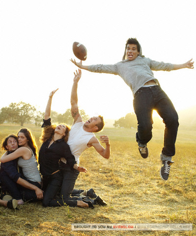  Taylor Lautner and some of his Twilight co-stars from their 2008 VF photoshoot<3