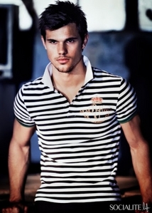  Taylor Lautner - 21 years old<3