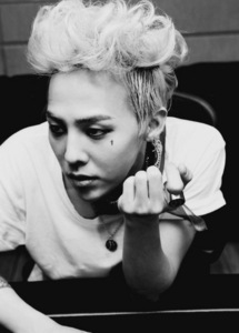  I have a crush on Gdragon I`m sleepless he makes me so crazy <3333333333333333333333333333333