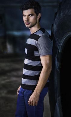  the gorgeous Taylor in a striped shirt<3
