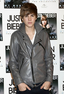  what a cool áo khoác for the hot Biebster<3