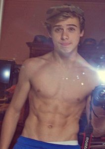  Christian Beadles is 2 년 younger than me!