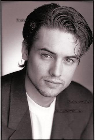  Will Friedle aka Eric Matthews of Boy Meets World. He is the upendo of my life. We are married with kids in my dreamworld.