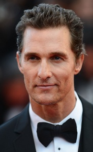  Matthew McConaughey- I don't find him attractive. I guess he was 20yrs il y a ou not