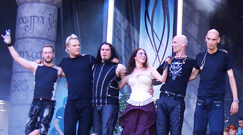  -My favourite band: Within Temptation -My favourite instrument: The fiddle 或者 the flute -My favourite guitarist: Bogdan Costea (Magica) -My favourite drummer: Sander Zoer (Delain) -My favourite frontwoman: Sharon 巢穴, den, 书房 Adel (Within Temptation) -My favourite bassist: Jeroen 面包车, 范 Veen (Within Temptation)