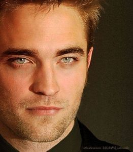  Pattinson's perfect,piercing peepers<3