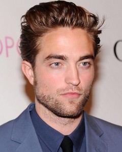  Robert looking even hotter with stubble<3