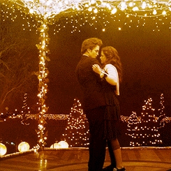  Robert and Kristen dancing at the Twilight prom scene<3