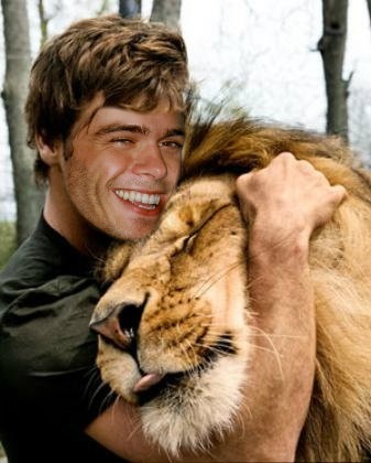  Matthew with a lion <33333