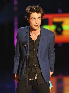  my sweetie at the 2009 एमटीवी Movie Awards in a blue suit coat<3