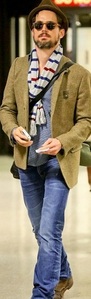  Matt Bomer wearing a bao nhỏ bằng da, túi xách, satchel <3