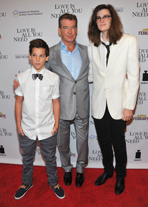  Pierce Brosnan with his sons