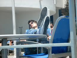 John is very relaxed in this pic,wouldn't you agree,Victoria?<3