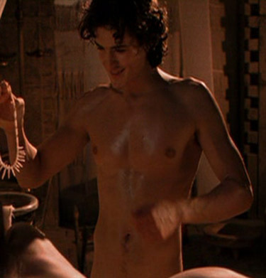  Orlando Bloom in a scene from Troy shirtless<3