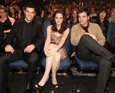  Robert,Kristen and Taylor at the 2011 People's Choice Awards<3