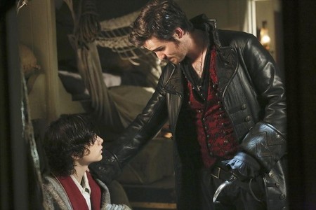  My favorito character is Captain Hook/Killian Jones. What I amor most about him is his good intentions hidden deep down that have been surfacing lately. I also amor his sassy attitude of course and his tendency to never give up. I amor his devotion and belief in Emma. I amor his courageousness and his chivalry. I amor that even though he was a bad guy in season 2, he's always been a gentleman. I amor his soft side (a.k.a. saving Aurora's coração and his affections towards Bae). And lastly I amor his gorgeous face and accent :P