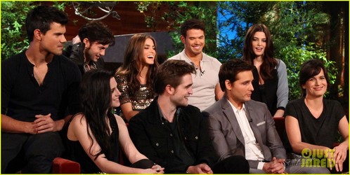  The Twilight cast,including my gorgeous Robert on Ellen<3