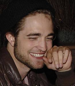  Pattinson's perfect smile makes my hart-, hart pitter patter<3