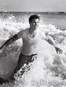  Taylor in the water from his Rolling Stones photoshoot<3