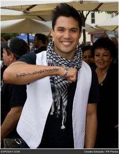  Michael Copon showing his sexy ;) hand