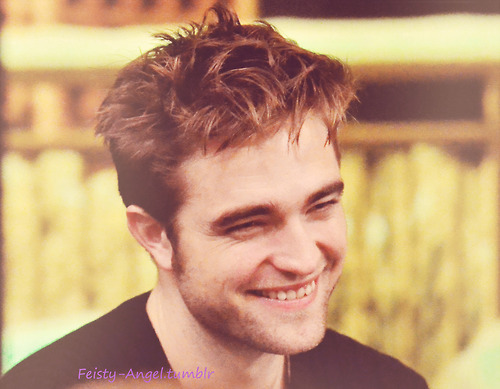  Robert's sweet,adorable smile<3