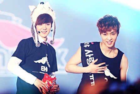  One of my fav pic of luhan so cute he and lay