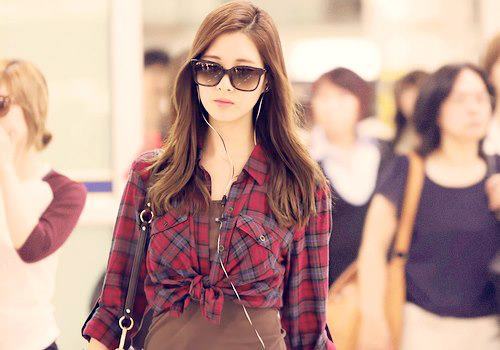  seohyun wearing sunglasses *_*