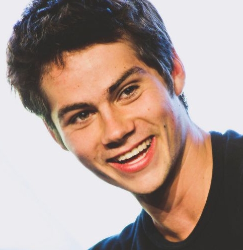  I've been obsessed with Dylan lately, so I might as well put a cute picha of him smiling :)